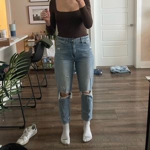 American Eagle Light Wash Distressed Jean Size 8